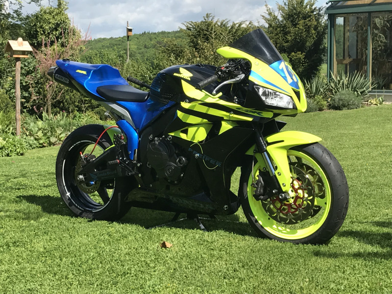 Das ist meine neue Cbr600rr für die hoffe mal nächsten 5 Jahre