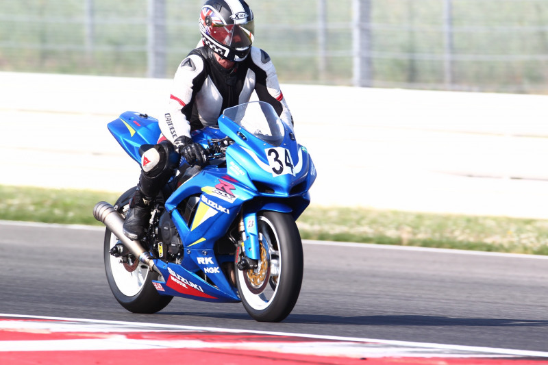 misano 4.jpg (400.05 KiB) 2354 mal betrachtet Anbremsen nach der Gegengeraden mit "Rossi-Halsschlagader" und Puls 200+