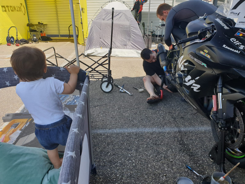 Radwechsel2.jpeg (313.88 KiB) 3371 mal betrachtet Radwechsel2.jpeg