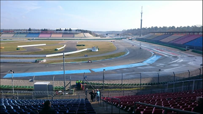 Tribüne.png (1023.66 KiB) 11370 mal betrachtet Tribüne.png