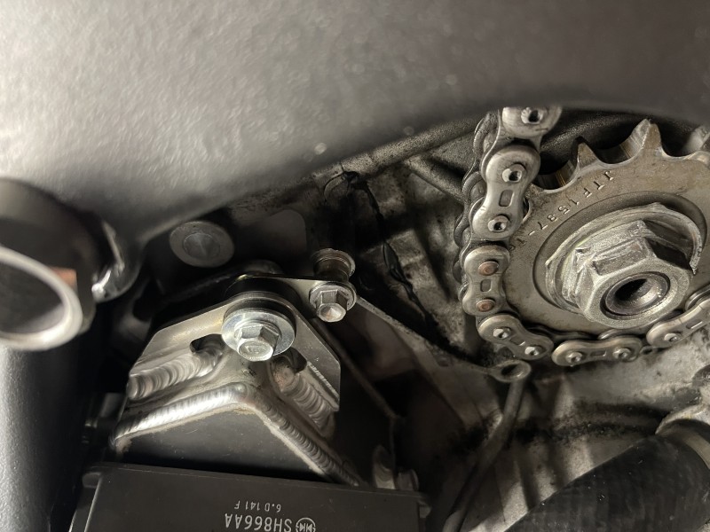 Kleine Hülse gedreht um den Abstand zu simulieren von der Ritzelabdeckung