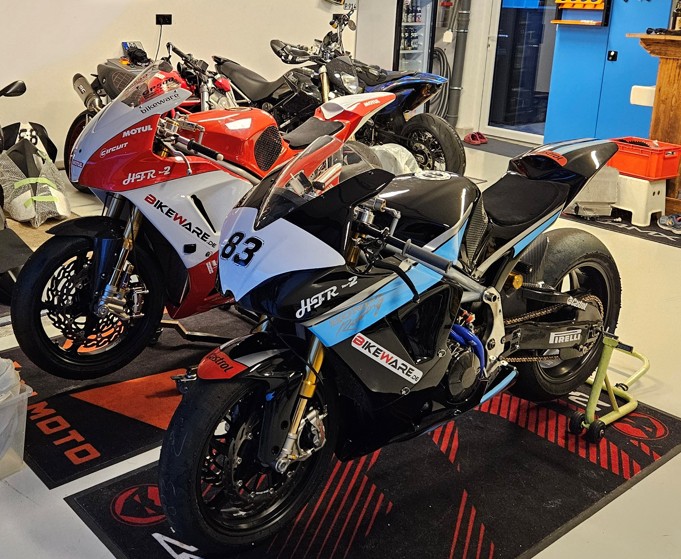 nur Speer Motorrad.jpg