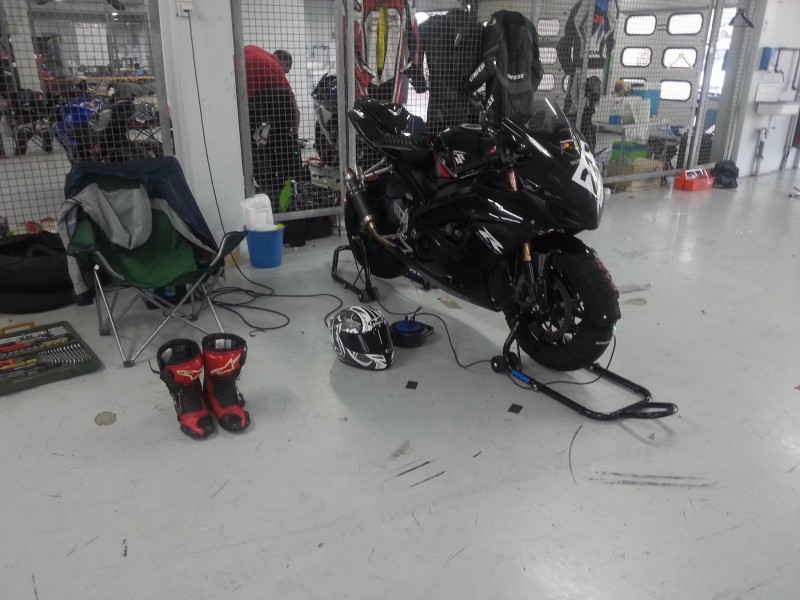 meine Gixxer in der Box.