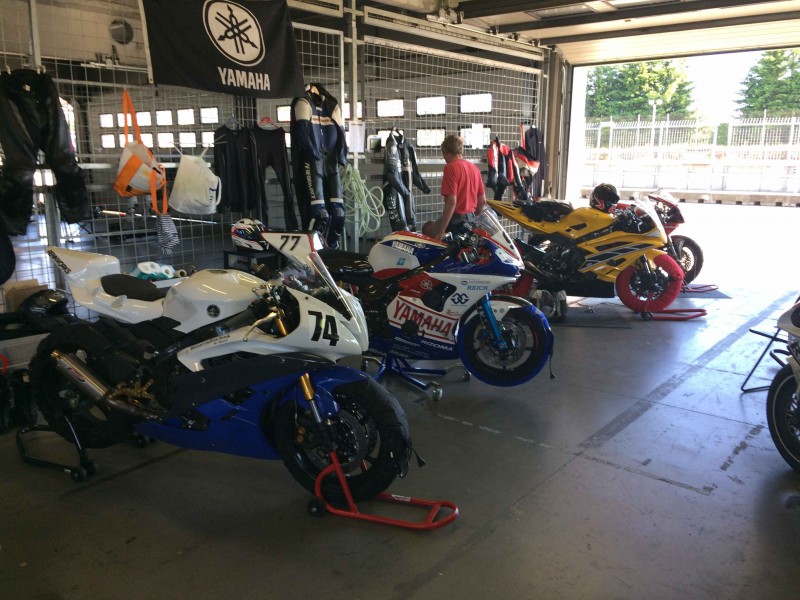 R6 vorne (jetzt neu lackiert) und R6 Postmoped :)